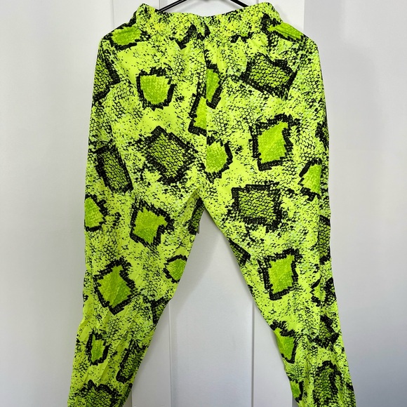 FASHION NOVA neon pants - Picture 2 of 4